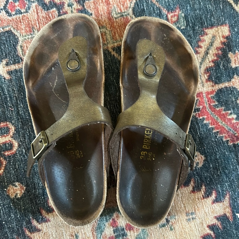Birkenstock Gizeh Women’s Sandals, well loved, size 38, metallic bronze color